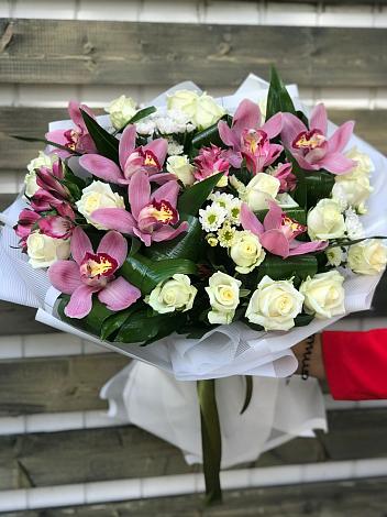 Букет цветов из: Розы и Хризантемы в Поселок Зверосовхоза