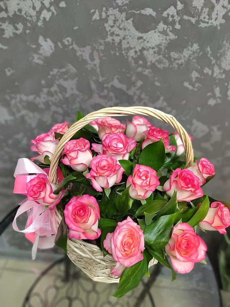 Цветочная композиция из Розы в корзине в Поселок Зверосовхоза