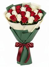 Букет Микс из красных и белых роз в Поселок Зверосовхоза