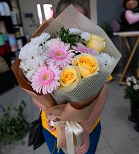Букет цветов из:  Герберы, Розы и Хризантемы в Поселок Зверосовхоза
