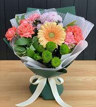 Букет цветов из:  Гвоздики, Розы, Герберы и Хризантемы в Поселок Зверосовхоза