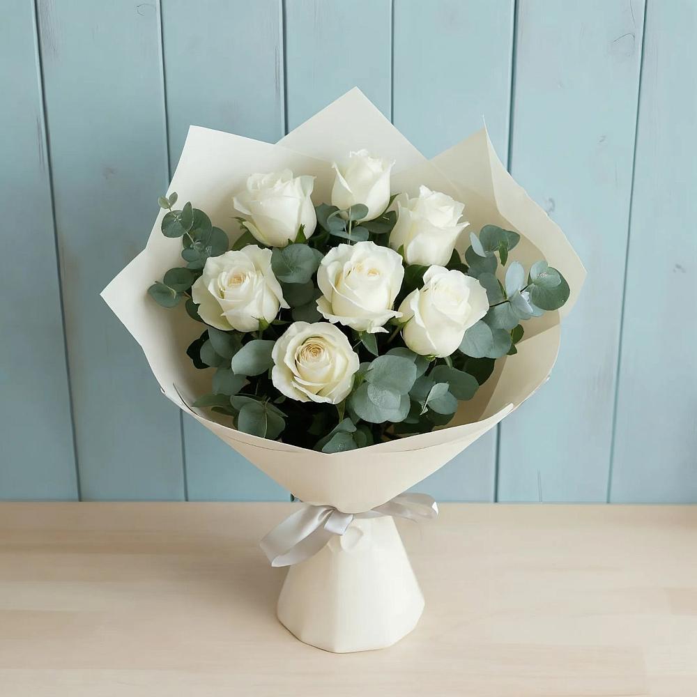Букет Белые розы в Эвкалипте в Поселок Зверосовхоза