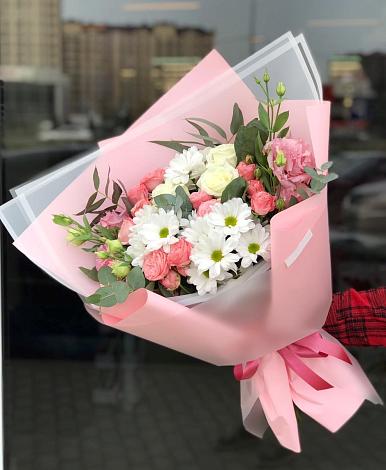 Букет цветов из: Розы, Лизиантусы и Хризантемы в Поселок Зверосовхоза
