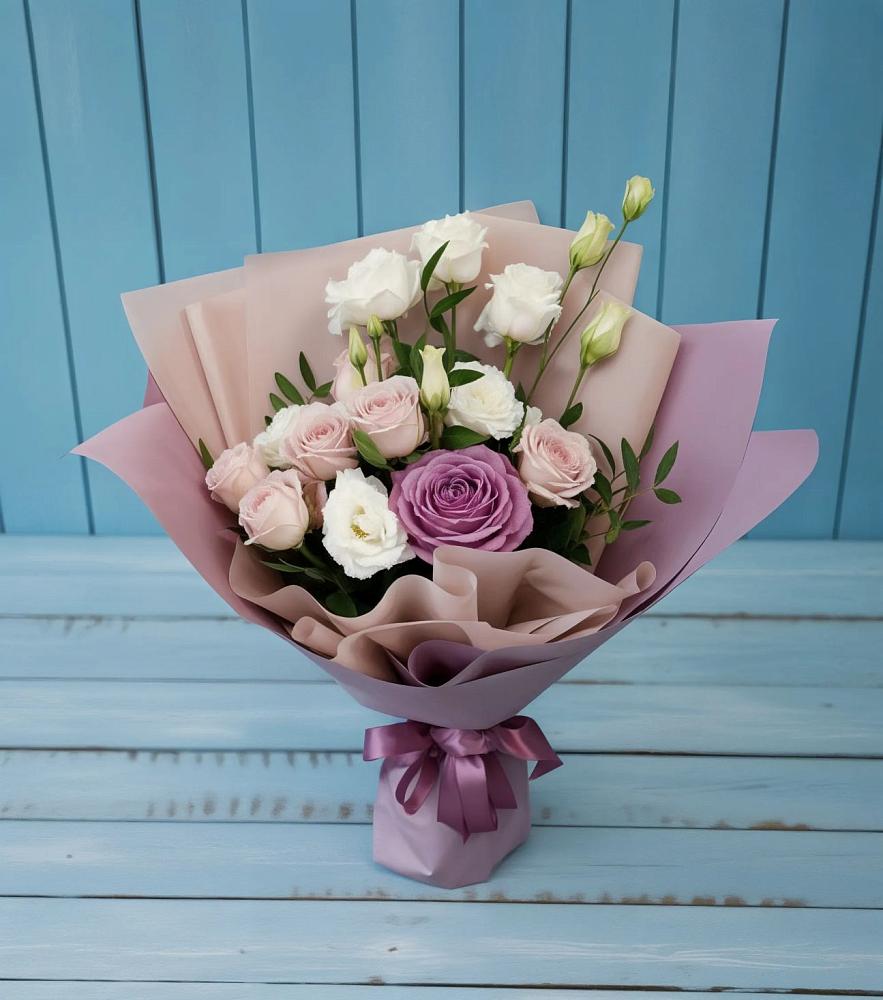 Букет цветов из: Розы и Лизиантусы в Поселок Зверосовхоза